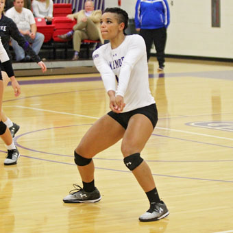 Arela Williams '18 Playing Volleyball